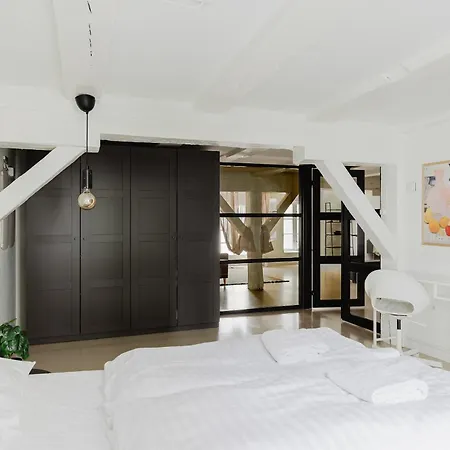 Luxe By The Marble Church W Balcony Appartement *